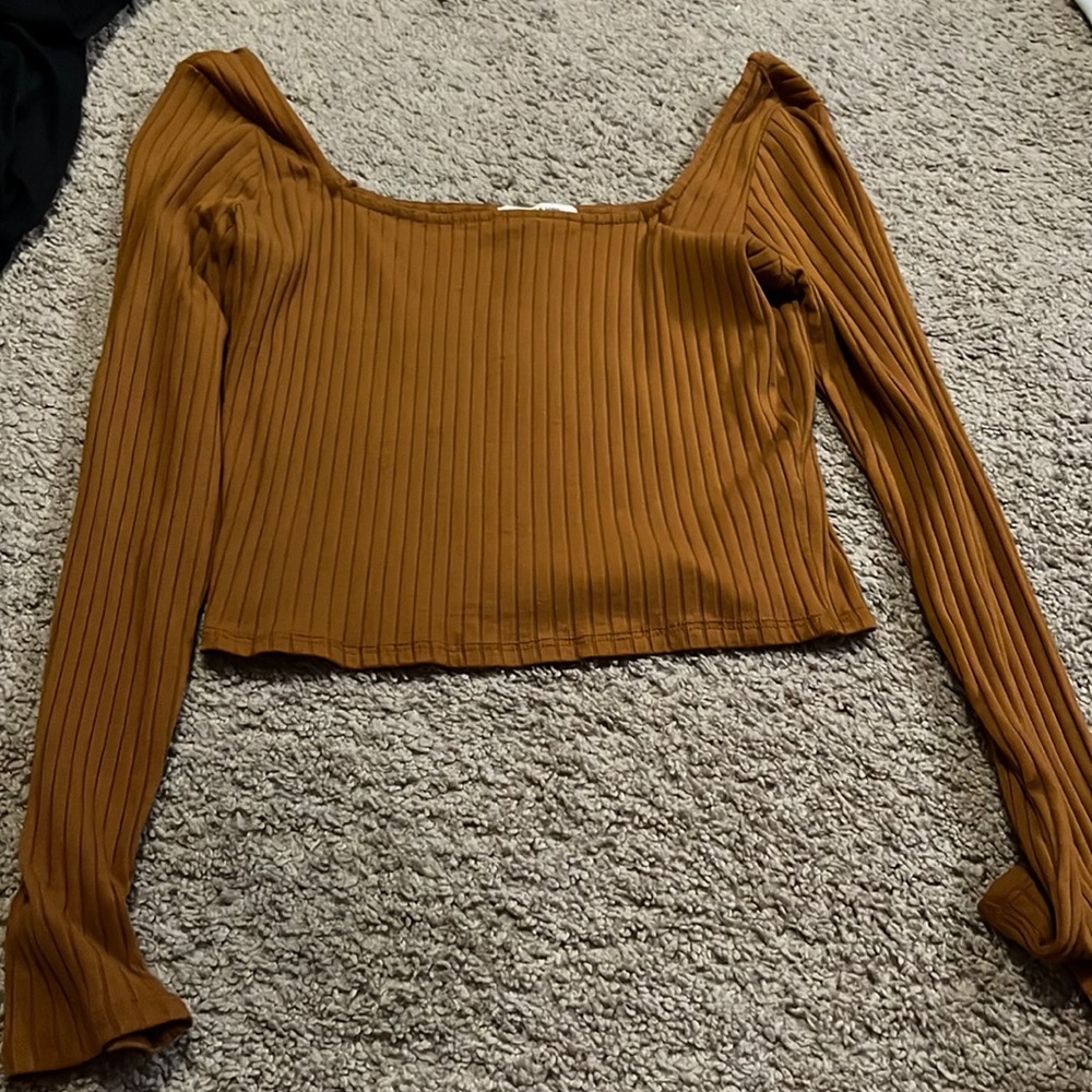 Size M long sleeve shirt, from track23.